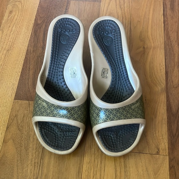 CROCS Shoes - Crocs Wedge Slip On Sandals Olive Green, Tan & Brown Size 9